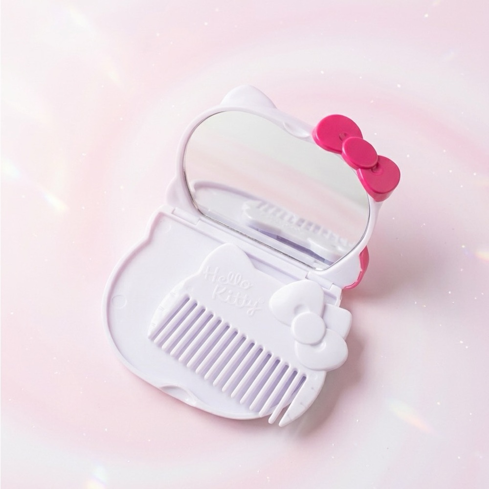 Hello Kitty Compact Mirror with Comb